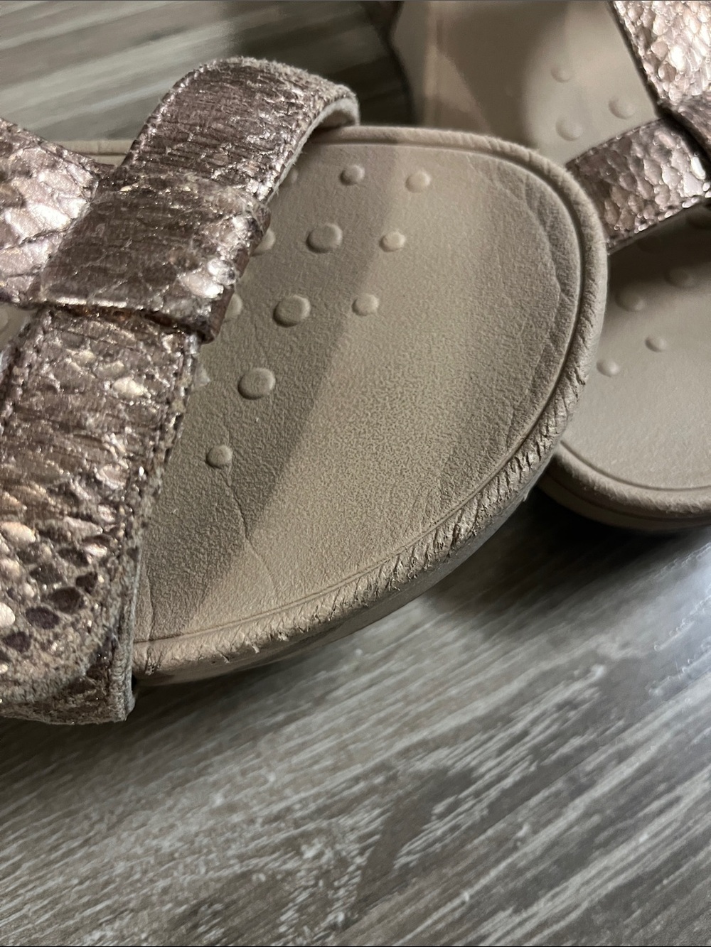 Vionic sandals/10 - Picture 3 of 4